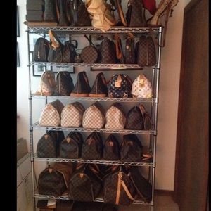 💯% Authentic Louis Vuitton Available For Sale👜👜